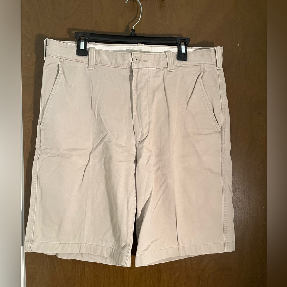 GAP Men's Cream Flat Front Shorts